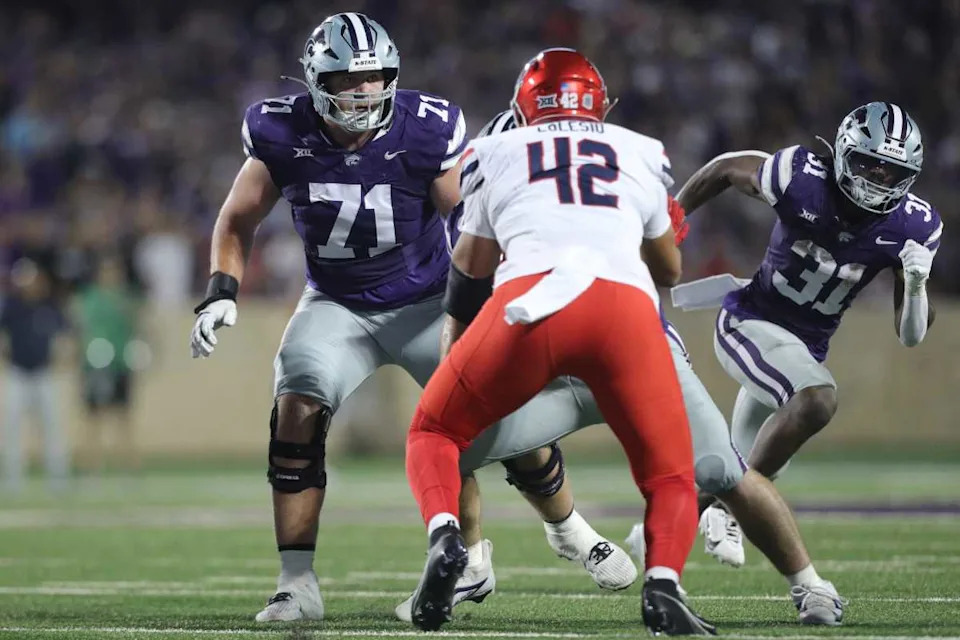 Kansas State Wildcats offensive lineman Easton Kilty (71) blocks against the Arizona Wildcats. © Evert Nelson/The Capital-Journal / USA TODAY NETWORK via Imagn Images