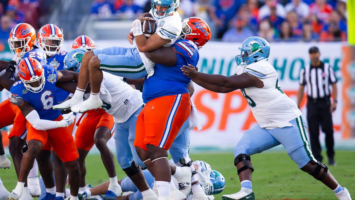 Florida football DL Desmond Watson signs with Tampa Bay Buccaneers