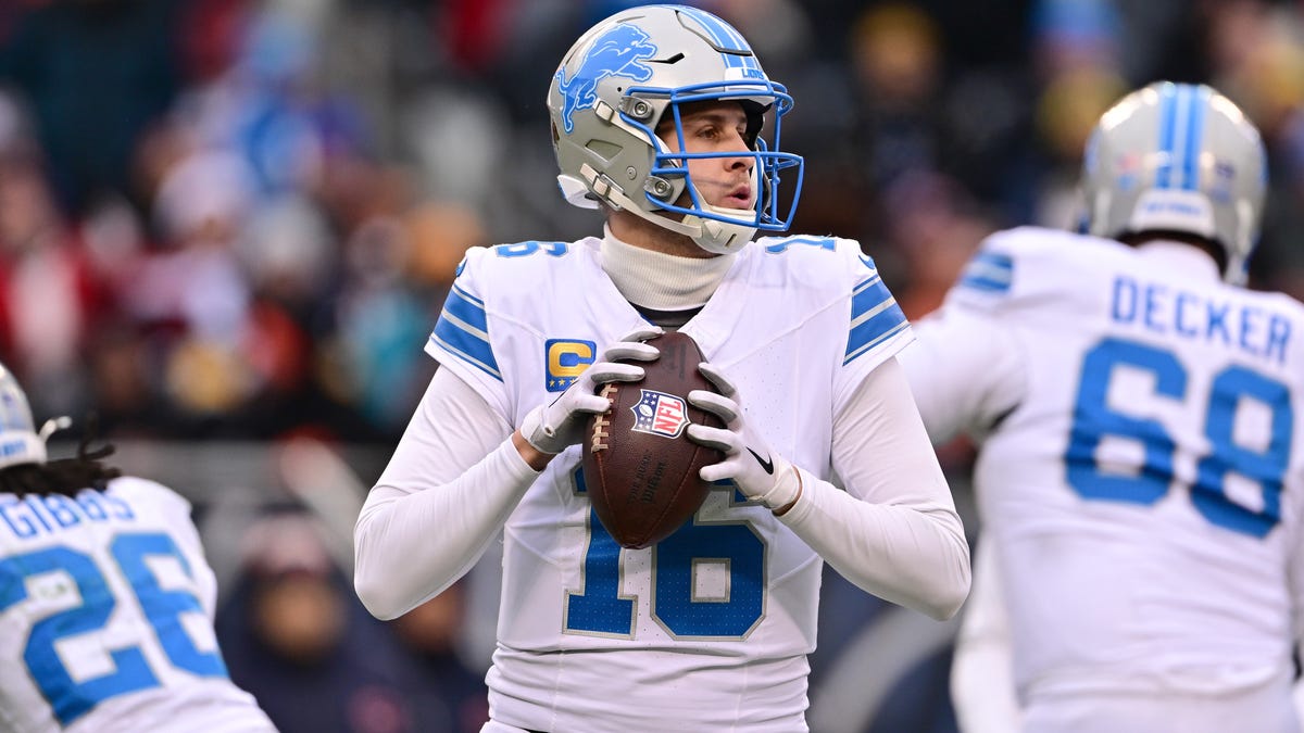 What divisional round games are on today?