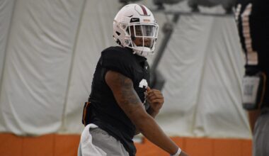 Former Longhorns QB Ja'Quinden Jackson signs deal with Jags