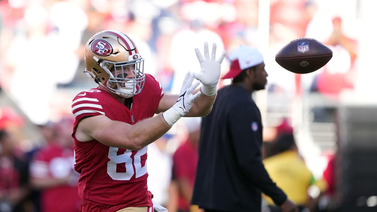 San Francisco 49ers re-sign free agent TE Ross Dwelley