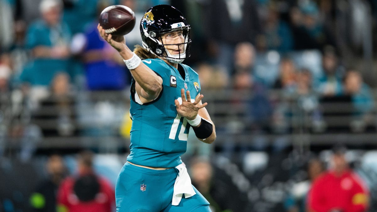 Jaguars' Trevor Lawrence in middle of QB rankings