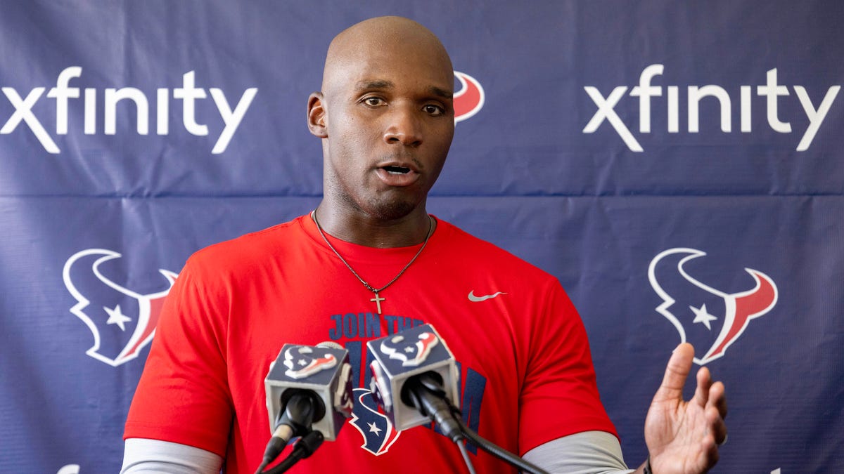 Is Texans HC DeMeco Ryans a favorite for Coach of the Year in 2025?
