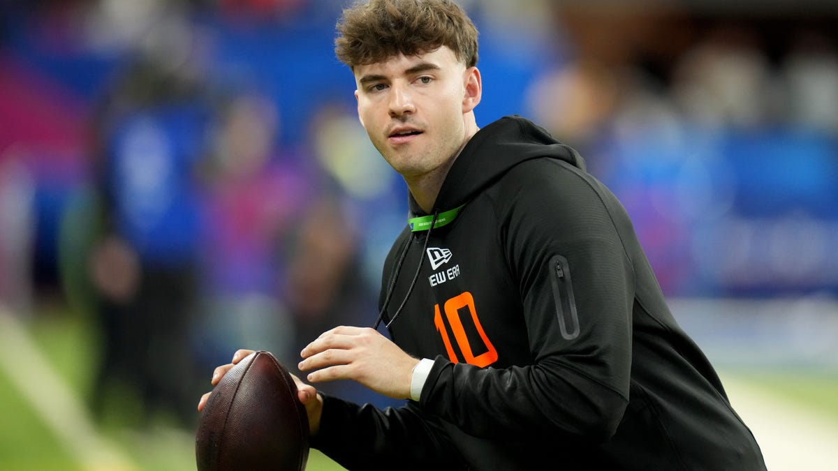 QB Graham Mertz signs deal NFL with Houston Texans