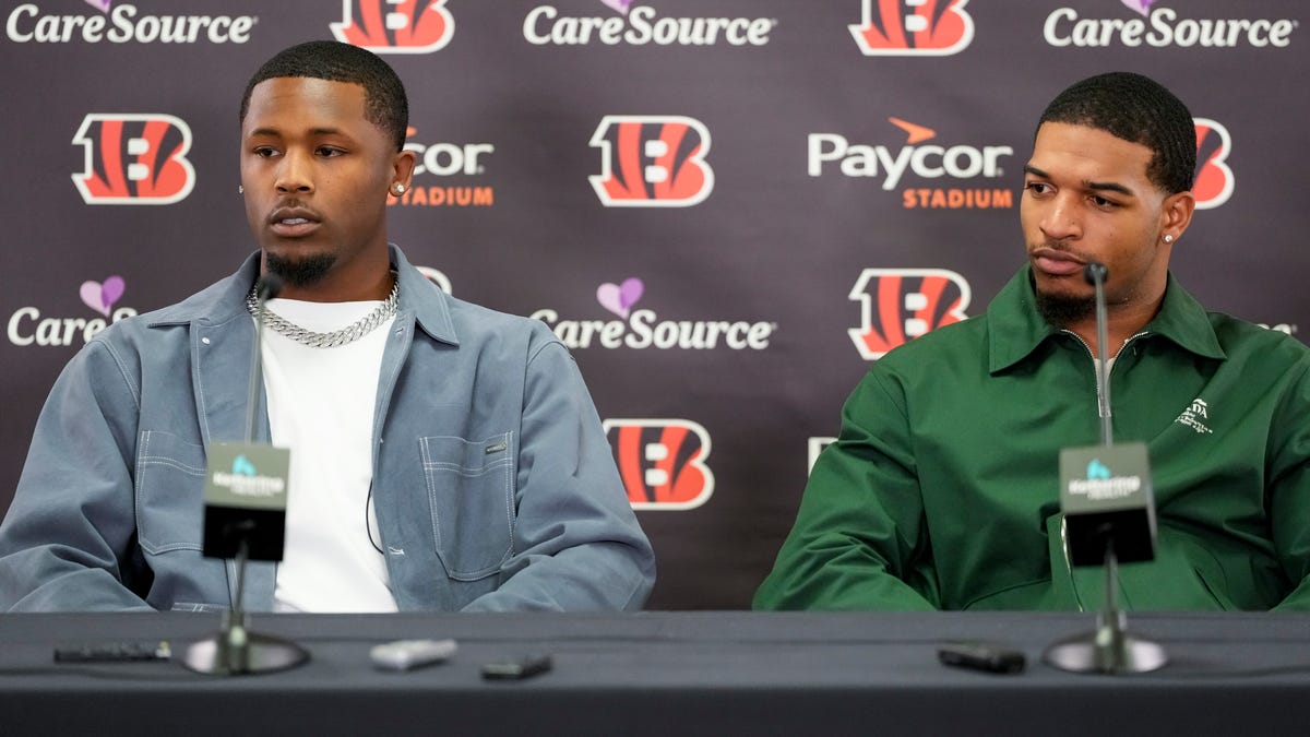 Bengals wide receivers Ja'Marr Chase, Tee Higgins visit Kings Island