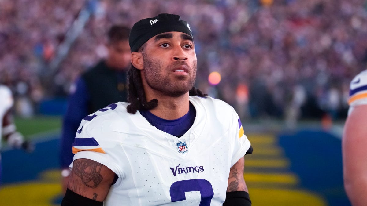 NFL insiders name the one free agent Bengals should still pursue