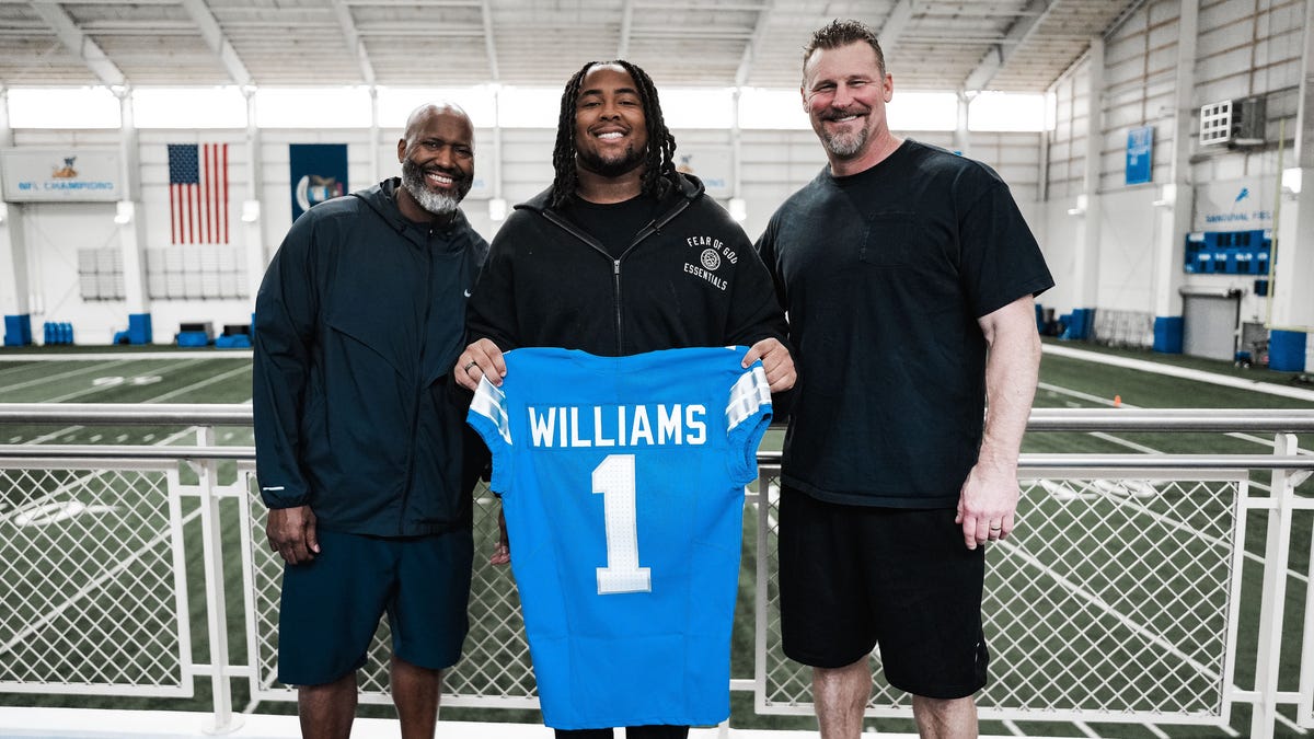 Detroit Lions sign first-round pick Tyleik Williams