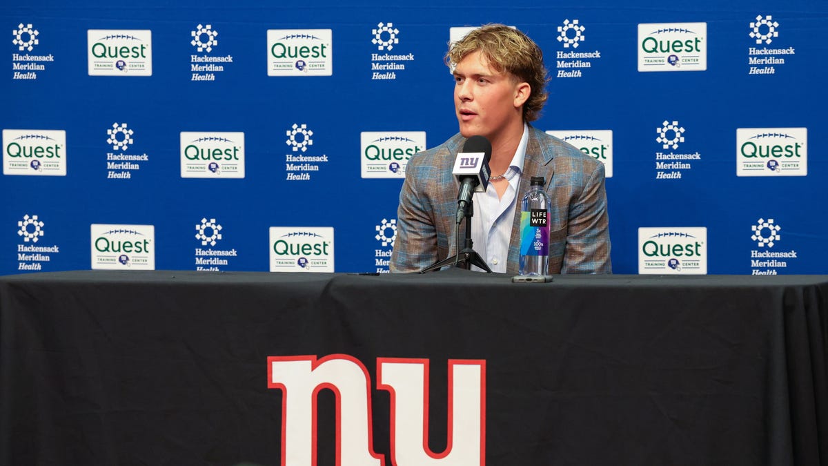 Jaxson Dart in rare company as a Giants first round QB selection