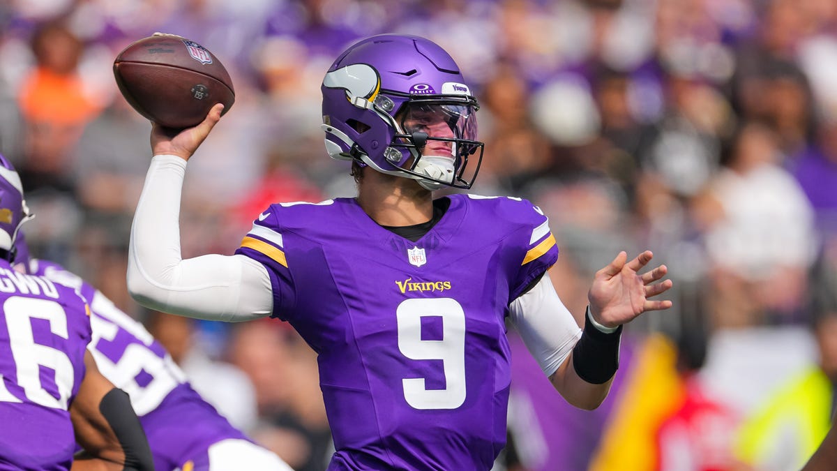 Analyst predicts Vikings 'come back to earth' in 2025, miss playoffs