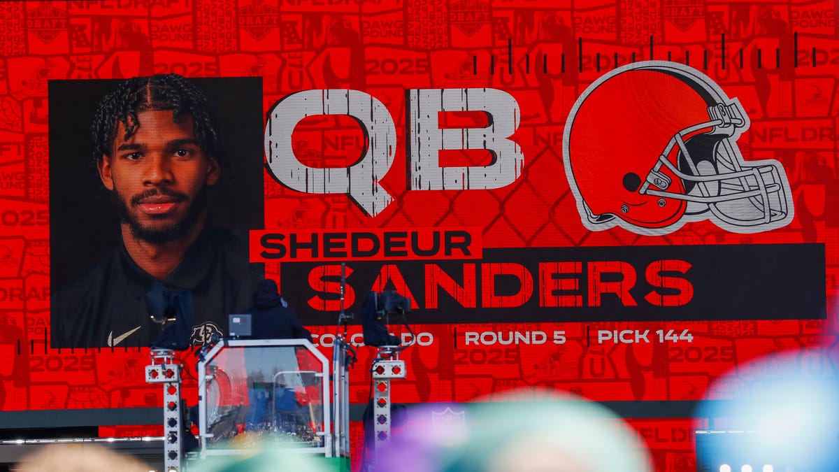 Shedeur Sanders receives text from Tom Brady about draft day slide