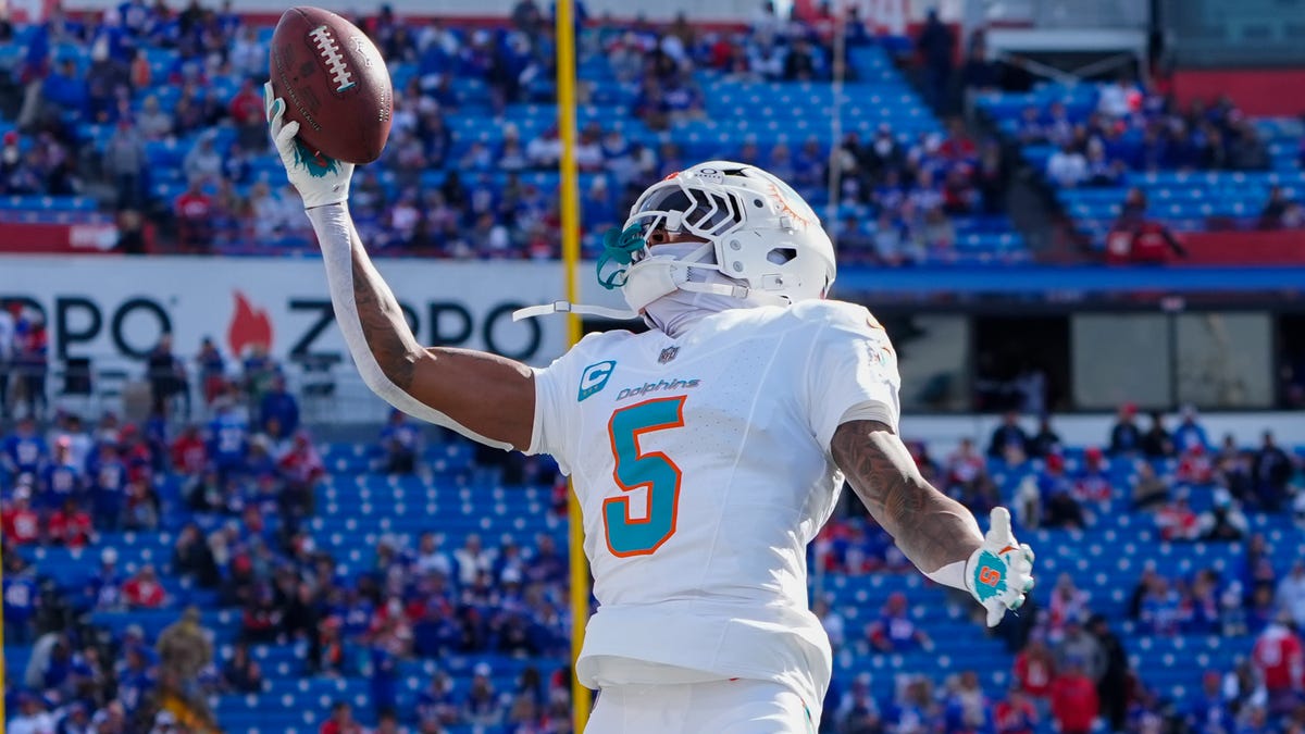 Teams that could trade for Dolphins CB