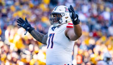 Patriots were eyeing Jonah Savaiinaea before Dolphins traded up