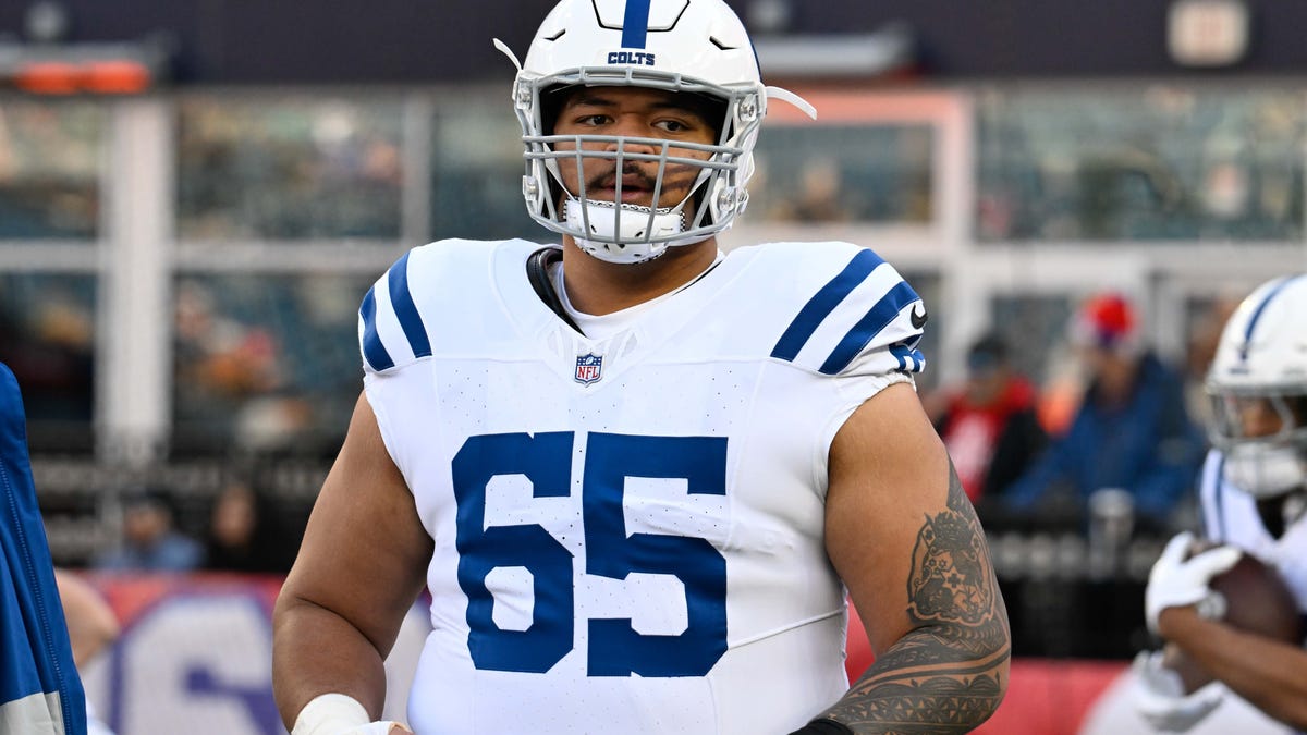 Atonio Mafi and Pheldarius Payne wavied