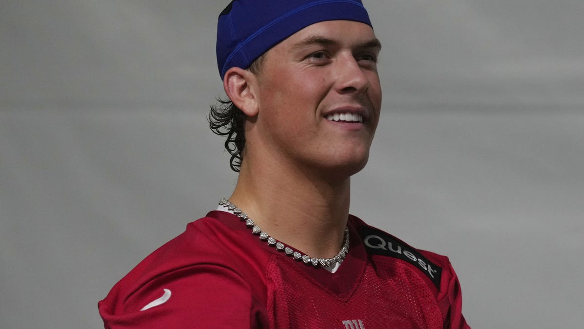 Jaxson Dart on Giant first day: Confident, comfortable, in command