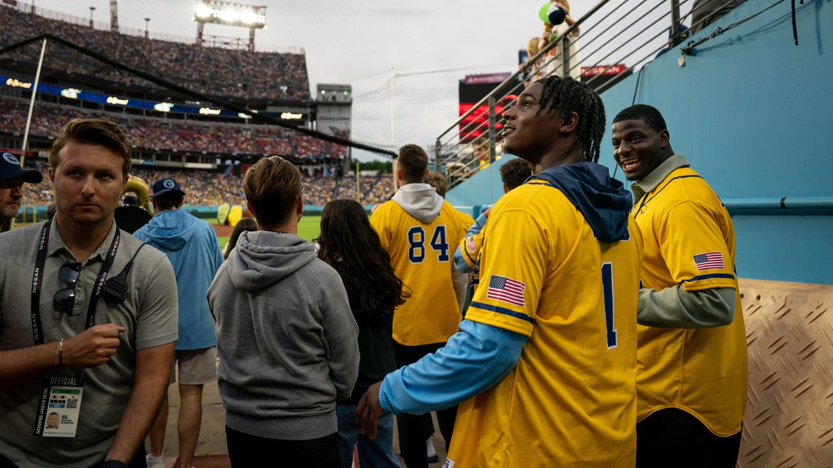 Who was at Savannah Bananas game at Nissan? Start with Titans Cam Ward