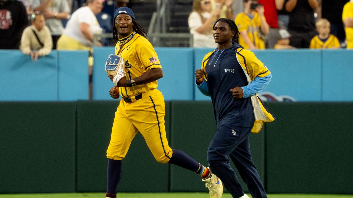 Savannah Bananas celebrate the Titans with Cam Ward's stadium debut