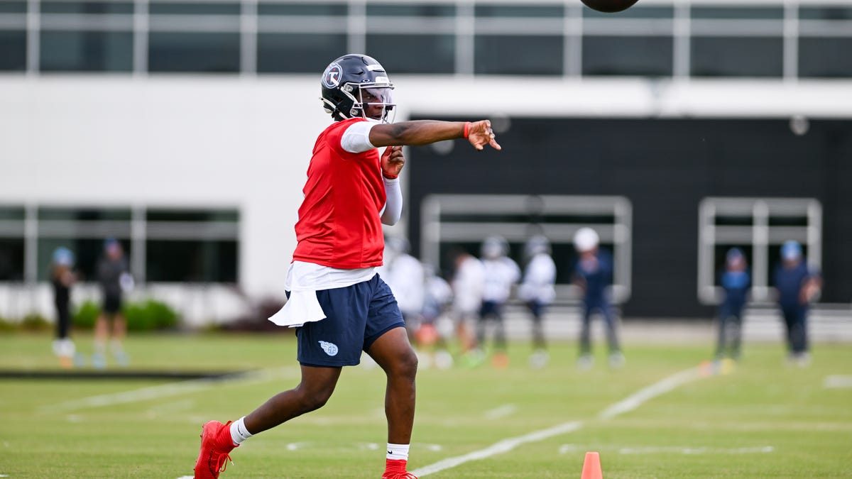 Titans' Cam Ward in uniform for the first time