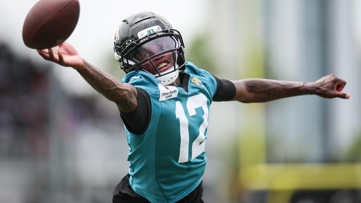 Jaguars' Travis Hunter shifts to defense after wowing fans on offense