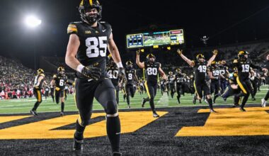 Iowa football duo sign rookie contracts with Texans, 49ers