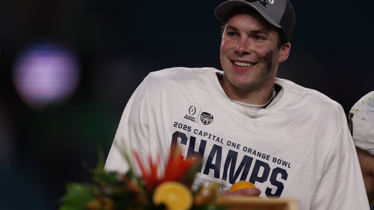 Riley Leonard trolled new Indianapolis Colts teammate Tyler Warren