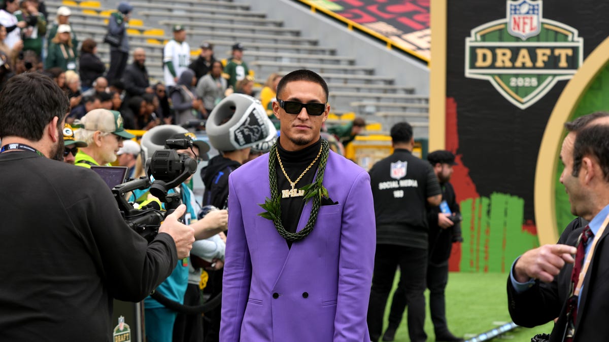 Panthers WR coach gives his early impressions of Tetairoa McMillan