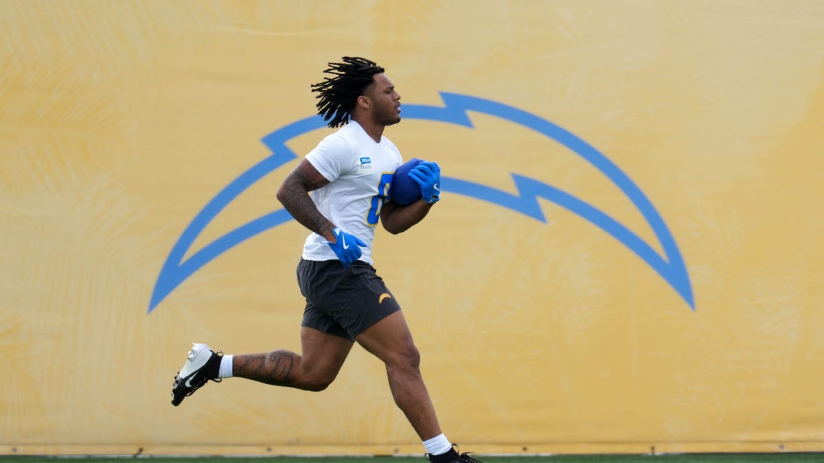 Omarion Hampton, Tre Harris make first appearance in Chargers uniform