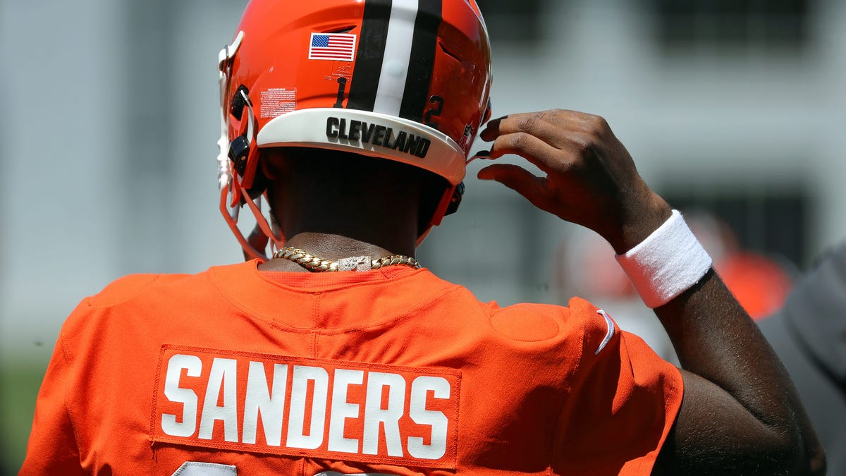 Fan 'exposing truth' of NFL Draft fall