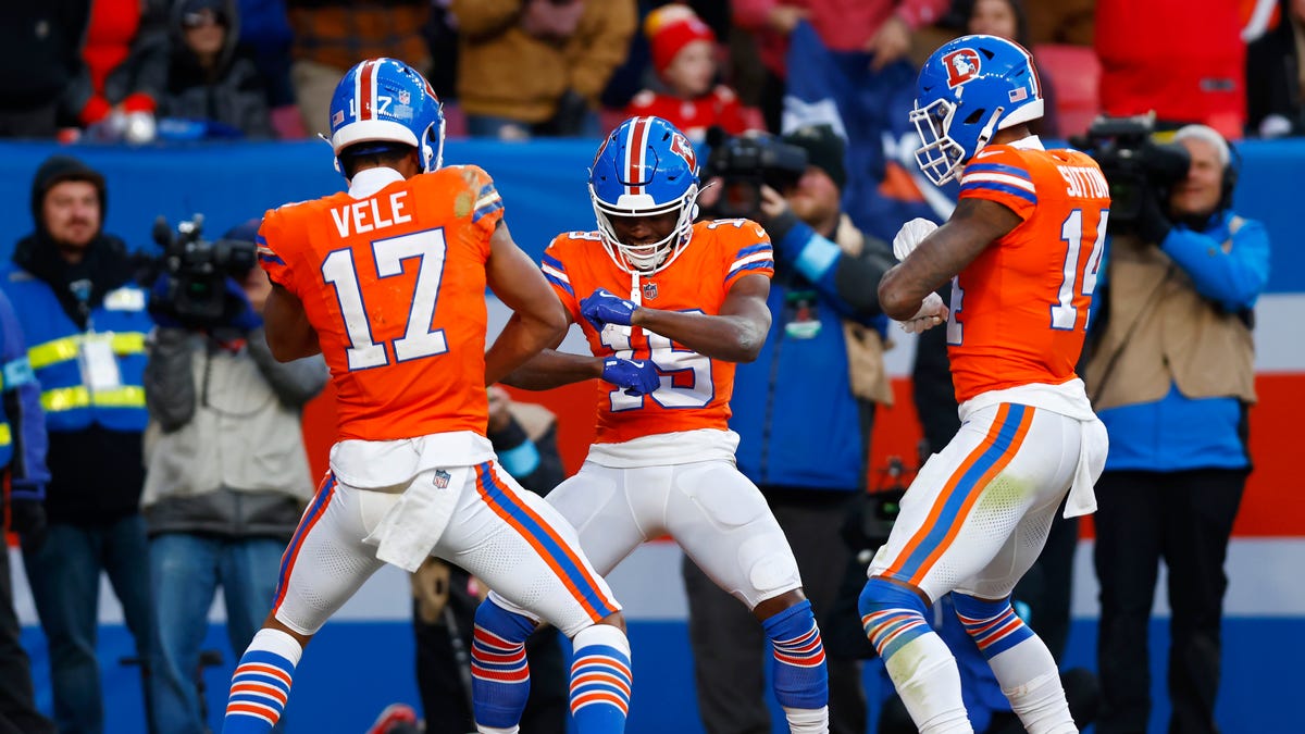 Broncos projected to win division, beat Chiefs in playoffs