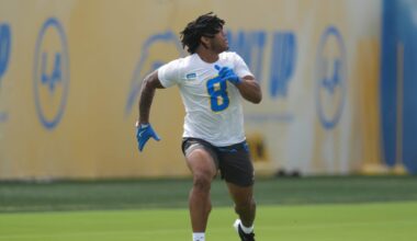 Chargers sign first-round pick Omarion Hampton