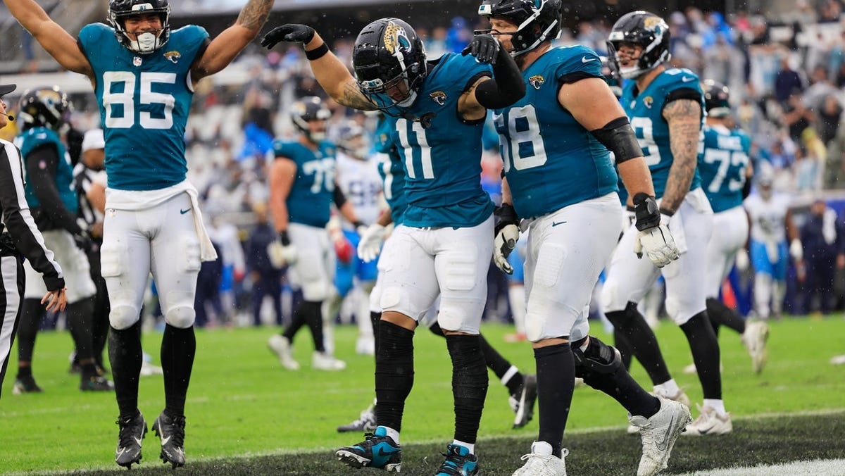 Brenton Strange stats, game log, news, injury status