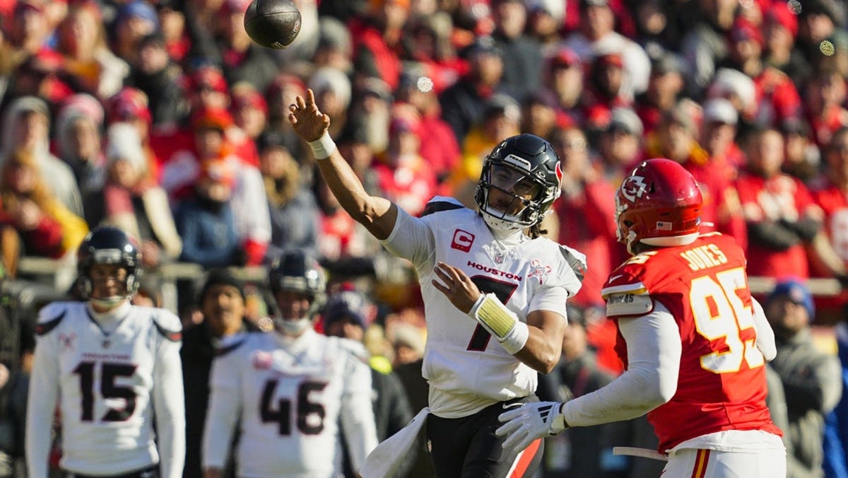 Chris Jones stats, game log, news, injury status