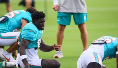 Tyreek Hill is earning back teammates' trust, say Dolphins coaches