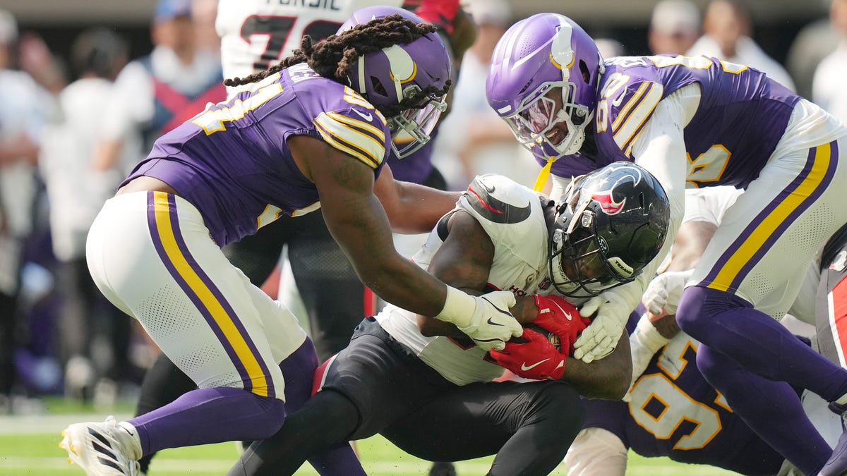 Panthers OLB Pat Jones II makes wildly bold claim about team's defense