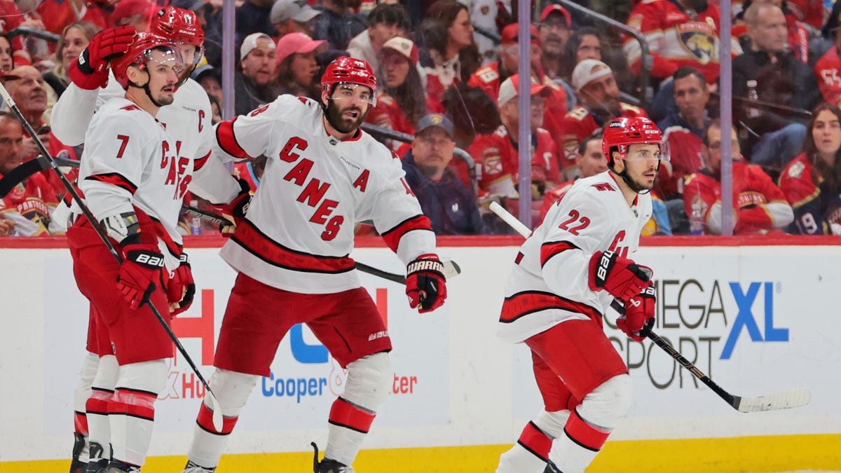 Carolina beats Florida; stays alive