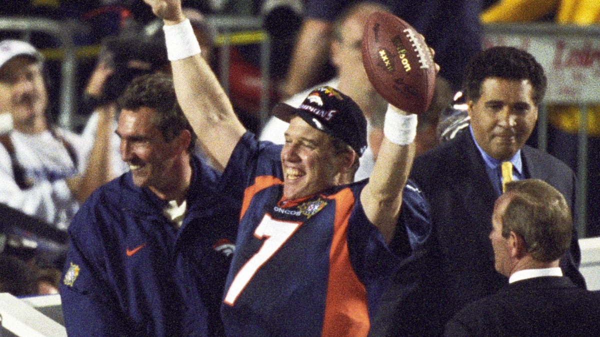 View all the players in the team's Ring of Fame