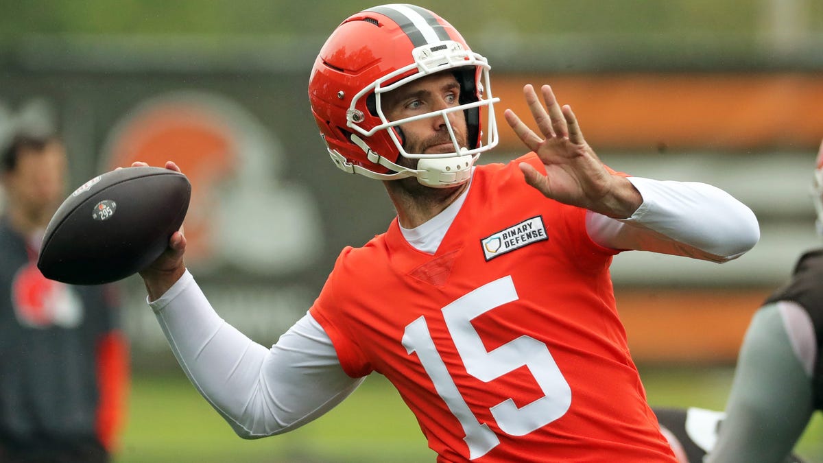 Mentoring Browns QBs 'not the main focus'