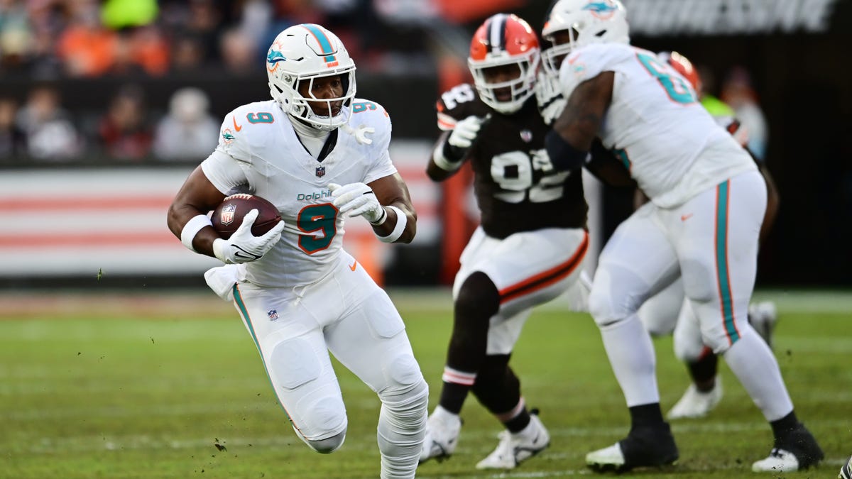 Steelers, Dolphins have discussed trade of TE Jonnu Smith