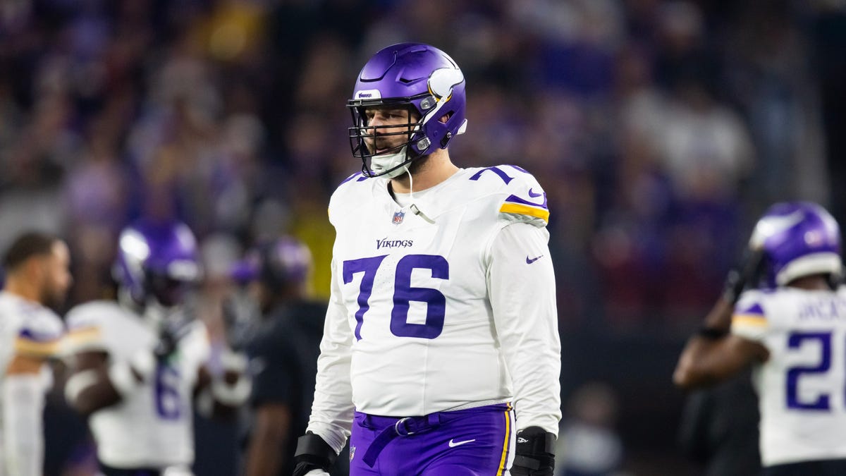Former Vikings tackle finds new home with former playoff opponent