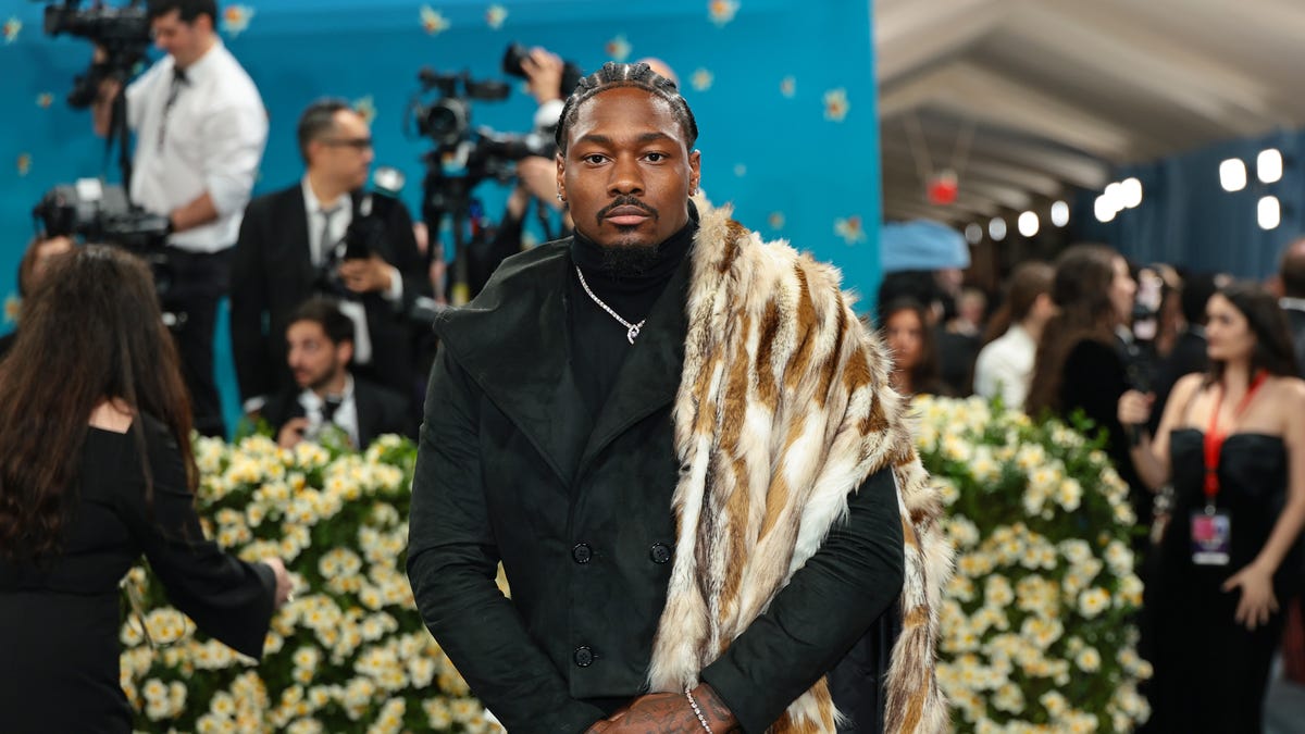 What are the odds Patriots do the unthinkable and cut Stefon Diggs?