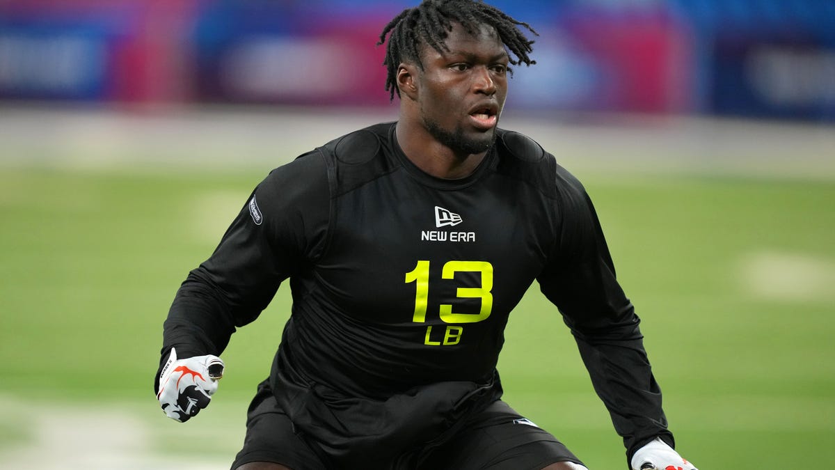 Bengals rookie LB Demetrius Knight learning from Joe Burrow