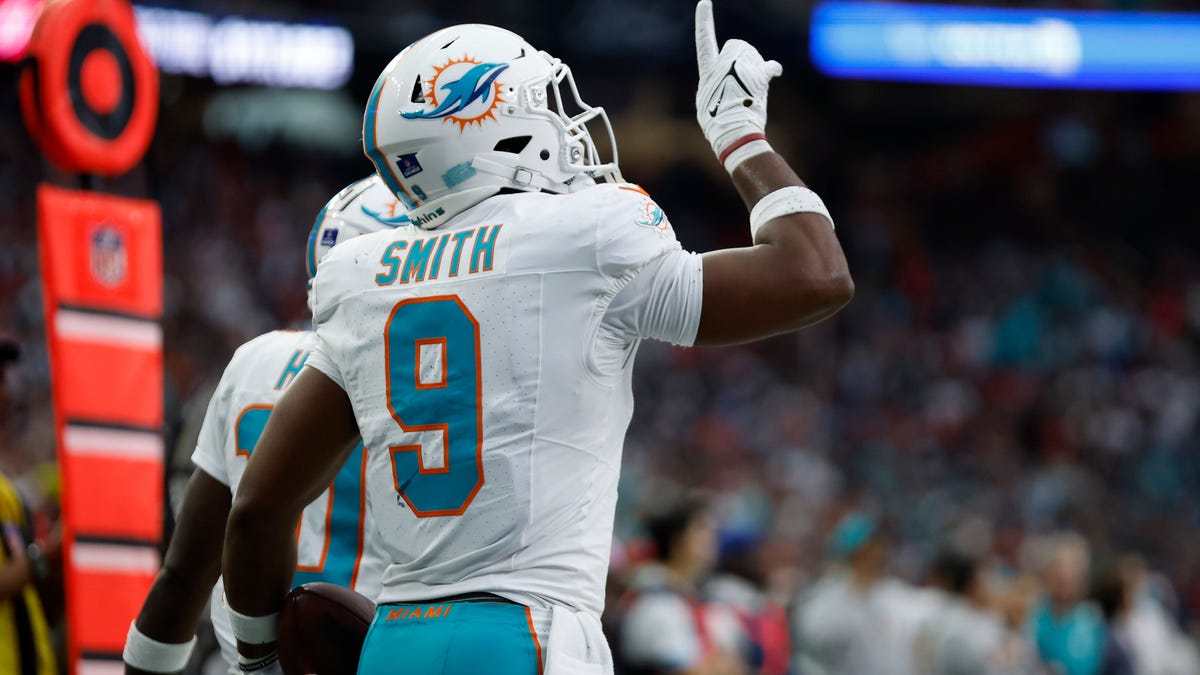 NFL insider gives latest on Dolphins TE Jonnu Smith trade rumors