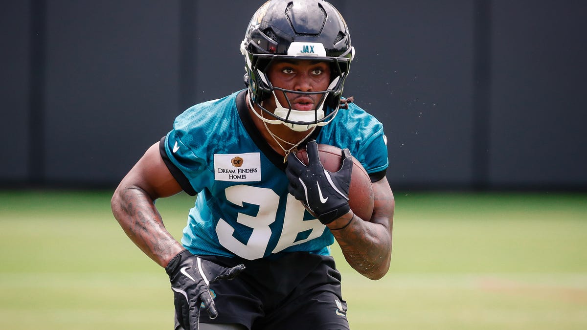 Contract details for RB LeQuint Allen