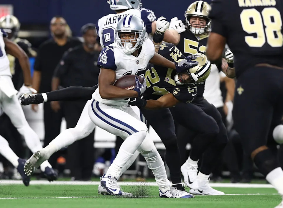 Nov 29, 2018; Dallas Cowboys receiver Amari Cooper (19) runs after a reception against the New Orleans Saints. Mandatory Credit: Matthew Emmons-Imagn Images