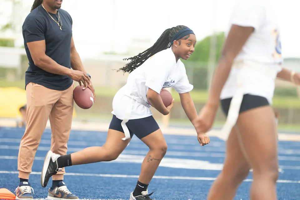 Battle Creek Central's Ka'aliyah Williams starts a drill during a flag football practice at Battle Creek Central High School on Thursday, May 15, 2025.