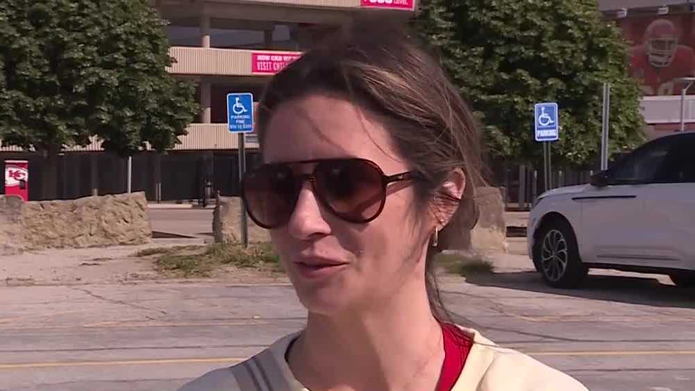 Chiefs fan drives 14 hours from Florida for gear sale