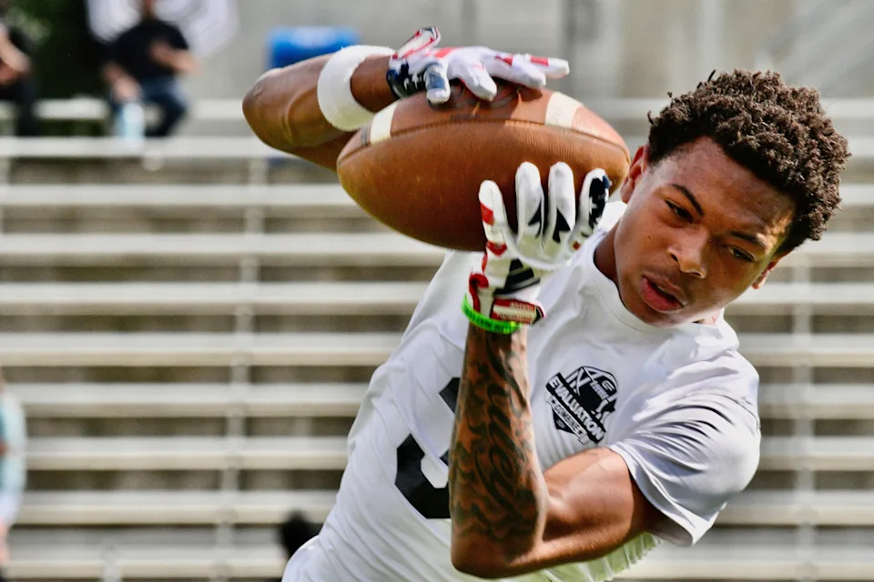 Tulare Union's Demaje Riley makes at catch on May 1, 2025 at the first annual Redwood College Showcase at Mineral King Bowl in Visalia.