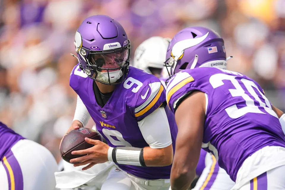 Minnesota Vikings quarterback J.J. McCarthy (9).© Brad Rempel-Imagn Images