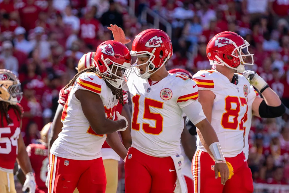 Kansas City Chiefs running back Kareem Hunt (29) is congratulated by quarterback Patrick Mahomes (15)Kyle Terada-Imagn Images