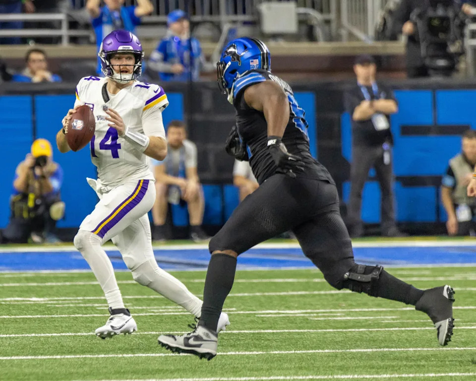Detroit Lions defensive tackle Levi OnwuzurikeDavid Reginek-Imagn Images