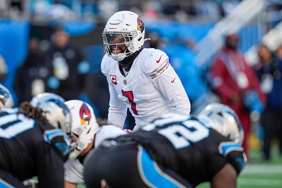 Dec 22, 2024; Charlotte, North Carolina, USA; Arizona Cardinals linebacker Kyzir White (7) during the second half against the Carolina Panthers at Bank of America Stadium. Mandatory Credit: Jim Dedmon-Imagn Images